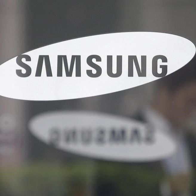 Samsung unveils foldable smartphones in a bet on devices with bending screens